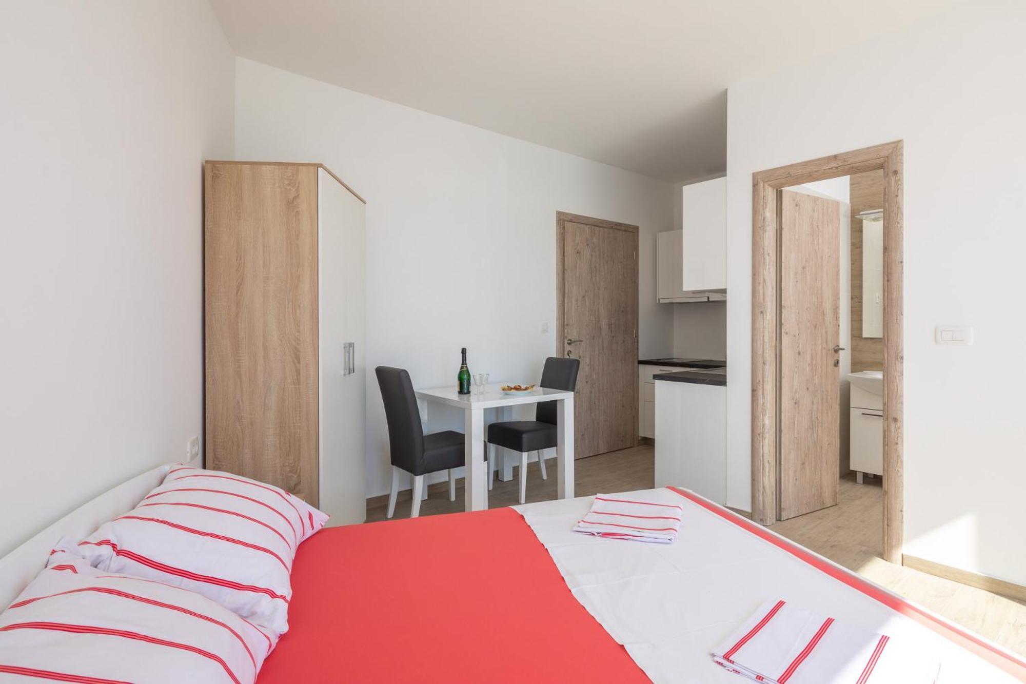 Blue Wonder Apartments Dugi Rat Room photo