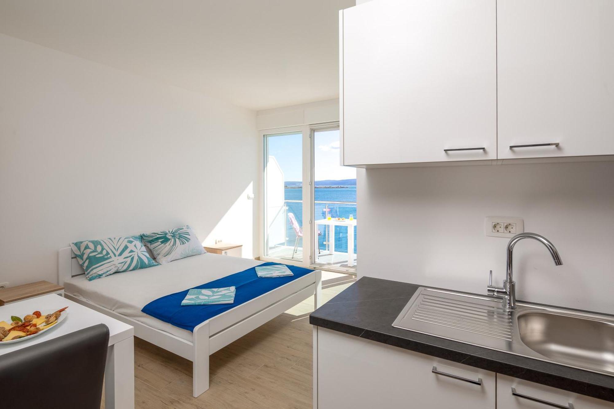 Blue Wonder Apartments Dugi Rat Exterior photo