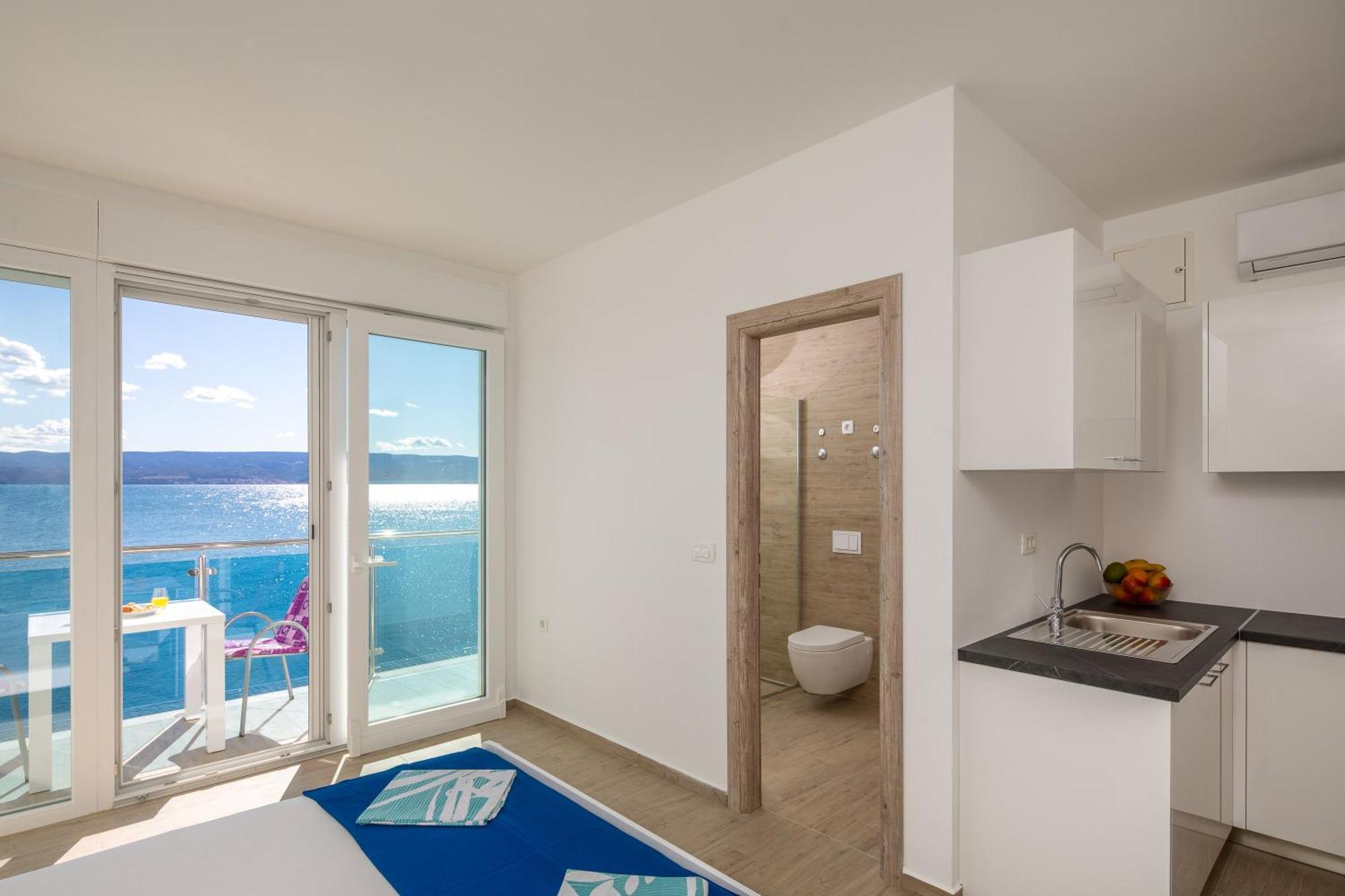 Blue Wonder Apartments Dugi Rat Exterior photo